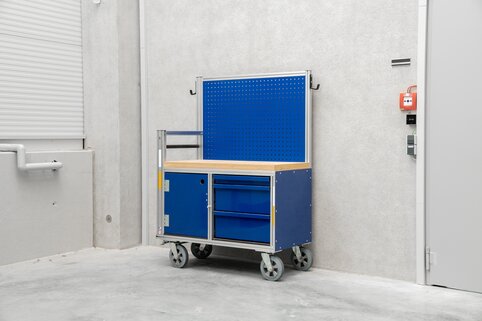 Mobile Werkstatt, als Rollcontainer aufgebaut aus Alu-Profilen | © MUNK GmbH