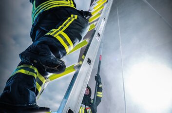 Glow Steckleiter Aluminium als Stehleiter | © MUNK GmbH