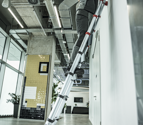 ML Stufen-Teleskopleiter 9 Stufen Anwendung | © MUNK GmbH