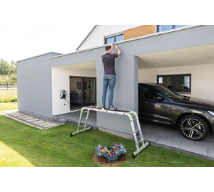 Multi-purpose ladder in use | © MUNK GmbH