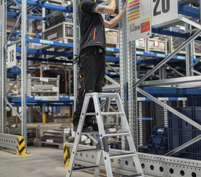 Échelle double 2 côtés avec clip-step 2x5 marches Appl. | © MUNK GmbH