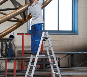 Stehl. beids. begehb. 2x6 Spr Anw m. Einhängetritt | © MUNK GmbH
