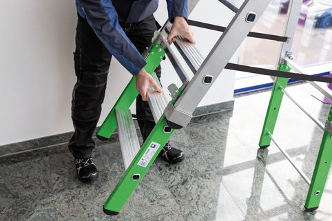 Plattformleiter steckbar 3+2 Stufen Anwendung | © MUNK GmbH