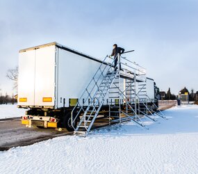 Échaf. de dégivrage fixe avec remorque de camion | © MUNK GmbH