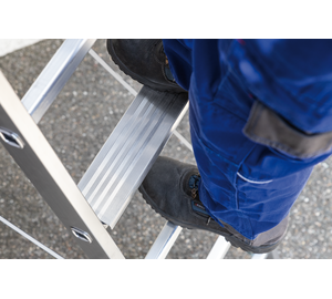 Accessing MaxxStep step module | © MUNK GmbH