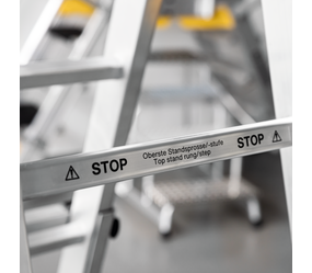 Autocollant dernière marche / échelon accessible | © MUNK GmbH