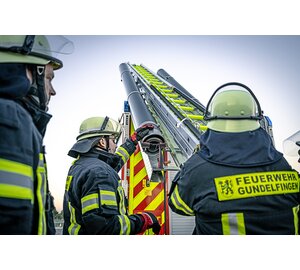 Echelle à corde en 3 parties avec supports DIN EN 1147 phosphorescente | © MUNK GmbH