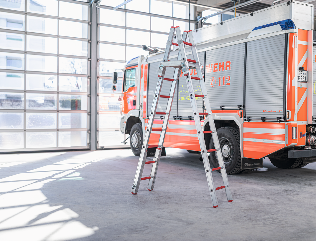 Steckleiter vor Feuerwehrauto | © MUNK GmbH