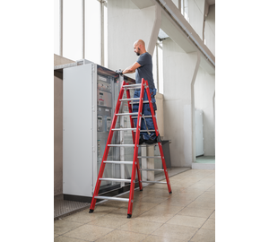 Stehleiter beids. begehbar GFK/Alu 2x8 Stufen | © MUNK GmbH