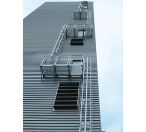 Mehrzügige Steigleiter an baulicher Anlage | © MUNK GmbH