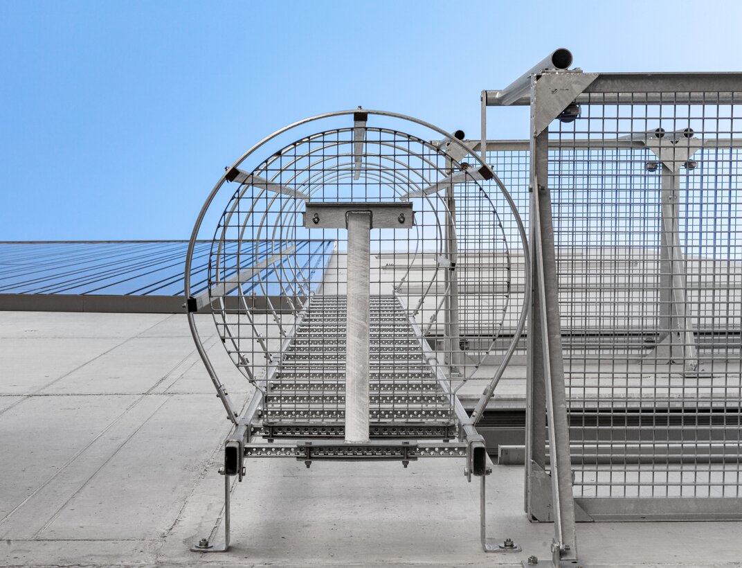 Vertical ladder on site equip.from below | © MUNK GmbH