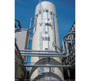 Multi-fl. vertical ladder on mech. equipment | © MUNK GmbH