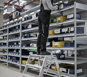 Marchepied pliant avec marches d’un seul côté 3 marches Application | © MUNK GmbH