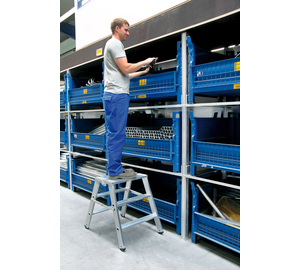 Klapppodest beids. begehb. 3 Stufen Anwendung | © MUNK GmbH