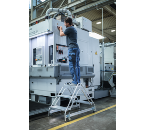 Work pf., 2-sided acc. w. castors, 3 steps, app. | © MUNK GmbH