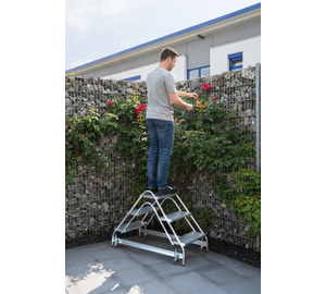 Work pf., 2-sided acc. w. castors, 3 steps, app. | © MUNK GmbH