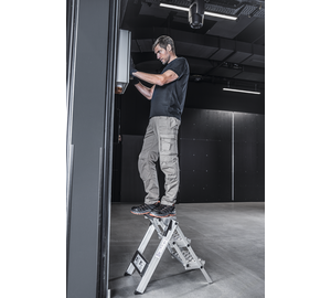 Marchepied compact en aluminium ML en application | © MUNK GmbH