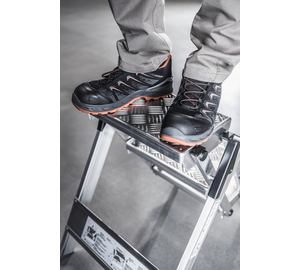 Marchepied compact en aluminium ML Vue détaillée de la position debout la plus haute | © MUNK GmbH