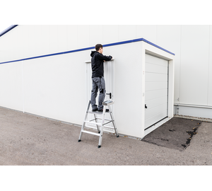 Klapptritt 4 Stufen mit Ablageschale | © MUNK GmbH