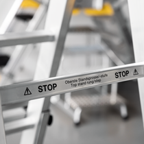 Aufkleber letzte begehbare Stufe / Sprosse | © MUNK GmbH