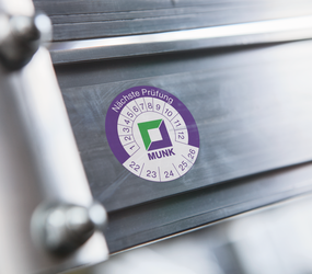 Autocollant produit Plaquette de contrôle | © MUNK GmbH