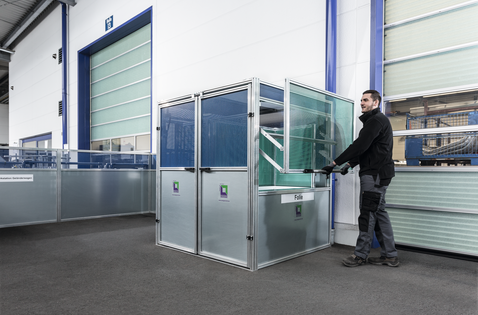 Recycling-Station mit Klappen, Türen und fahrbaren Behältern | © MUNK GmbH