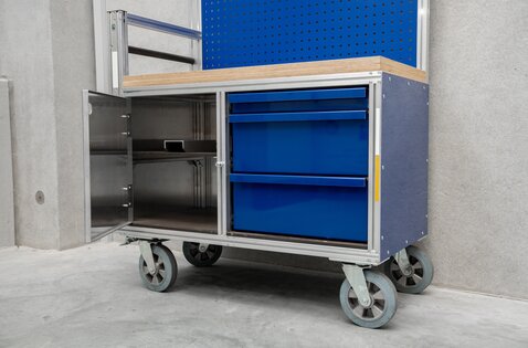 Mobile Werkstatt, als Rollcontainer aufgebaut aus Alu-Profilen | © MUNK GmbH