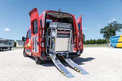 Mobile container in fire brigade transporter | © MUNK GmbH