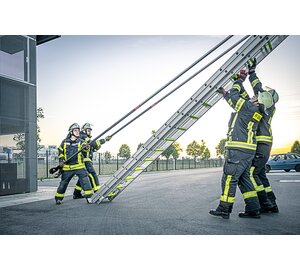 Seilzugleiter 3-teilig mit Stützen DIN EN 1147 nachleuchtend | © MUNK GmbH