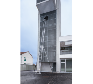 3-sec. rope-exten. ladder w. supports ÖNORM F4047 | © MUNK GmbH