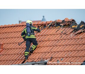 Stoß- und Einreißhaken leicht, 2-teilig mit Verlängerung und D-Griff in der Anwendung | © MUNK GmbH