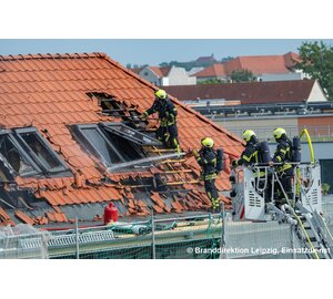 Stoß- und Einreißhaken leicht, 2-teilig mit Verlängerung und D-Griff im Einsatz | © MUNK GmbH