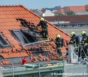 Stoß- und Einreißhaken leicht, 2-teilig mit Verlängerung und D-Griff im Einsatz | © MUNK GmbH