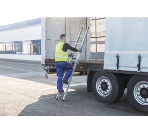Step straight ladder, truck | © MUNK GmbH