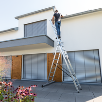 Multi-purpose ladder in use | © MUNK GmbH