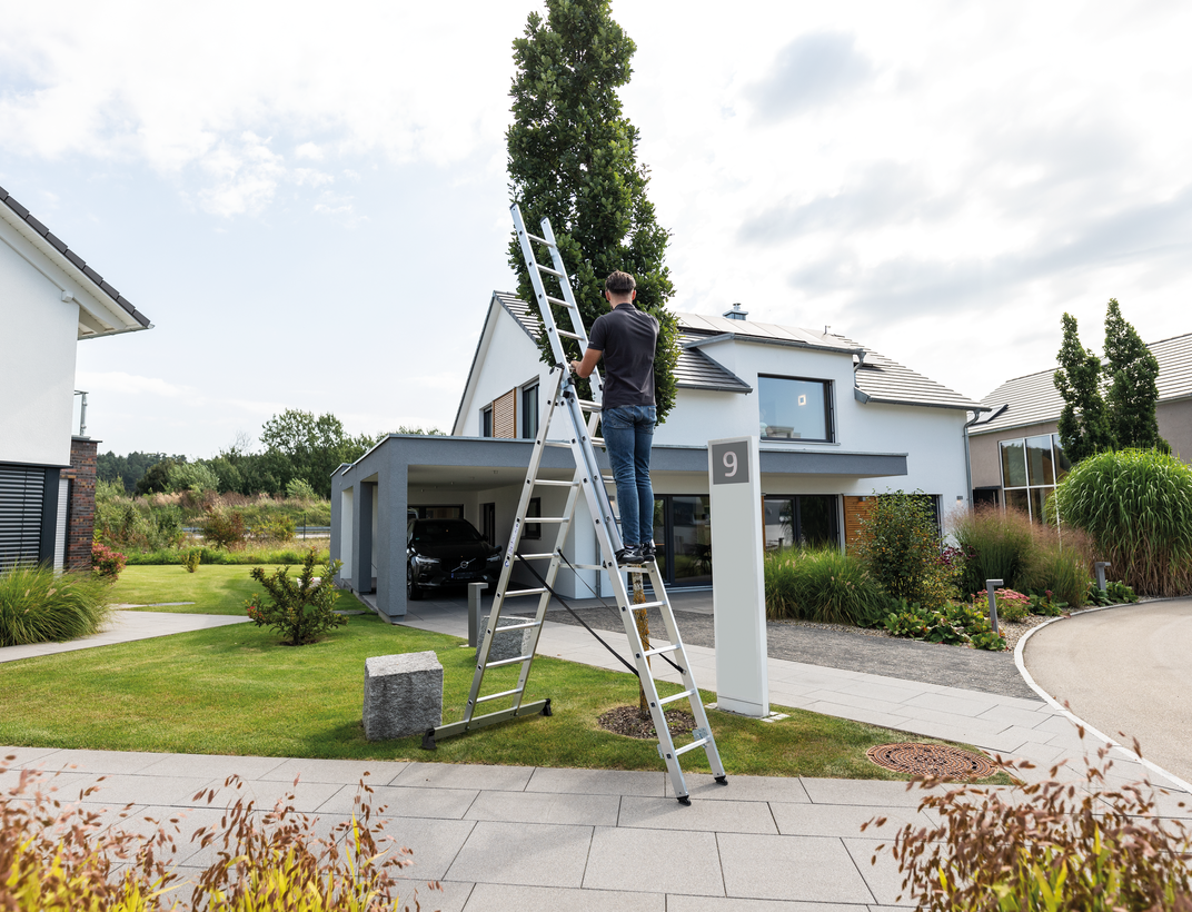 Multi-purpose ladder in use | © MUNK GmbH