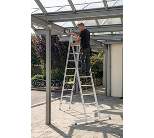 Éch. polyvalente 2part. av trav. nivello® 2x10barr. Appl. Marchepied | © MUNK GmbH