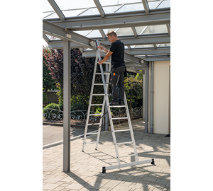 Multi-purpose ladder 2-section with nivello® stabiliser 2x10 rungs application with step stool | © MUNK GmbH Multi-purpose ladder 2-section w.niv. stab.2x10 rgs app. w. st.st. | © MUNK GmbH