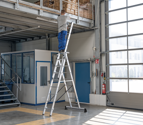 Éch. polyvalente 3part. av trav. nivello® 3x8 barr. Appl. Marchepied | © MUNK GmbH