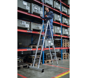 Klappl. 2-tlg m.nivello-Trav  2x8 Spr Anw m. Tritt | © MUNK GmbH