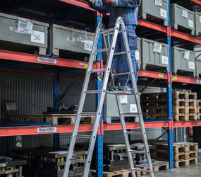 Éch. pliante 2part. av trav. nivello® 2x8 barr. Appl. marchepied | © MUNK GmbH