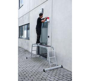 Échelle à usage multiple en 4 parties avec traverse nivello®, 4 x 3 barreaux, 4 x 3 barreaux | © MUNK GmbH Éch. mult. 4p. trav. nivello® 4x3 barr., 4x3 barr. | © MUNK GmbH