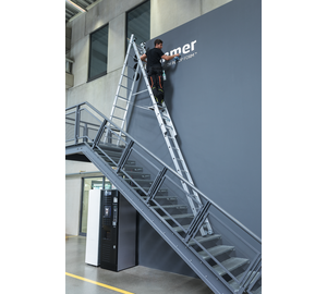 Multi-purpose ladder with nivello® stabiliser 3x10 rungs suitable for use on stairs | © MUNK GmbH Multi-p.ladd. w. niv.stab. 3x10 rgs f. stairs | © MUNK GmbH