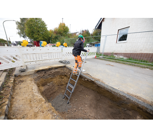 Stufen-Baugrubenleiter im Einsatz | © MUNK GmbH