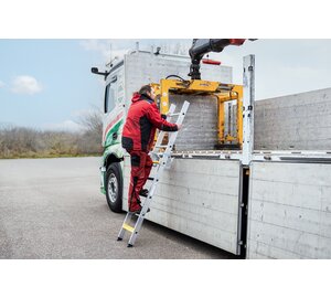 Stufen-Einhängeleiter LKW 8 Stufen inkl. Einhängevorrichtung Anwendung | © MUNK GmbH