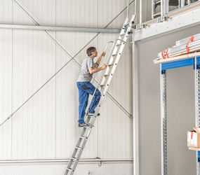 Échelle d'étage de chantier en service | © MUNK GmbH