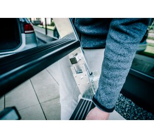 Stufen-Stehleiter 2x4 Stufen steckbar mit Einsteckteil | © MUNK GmbH