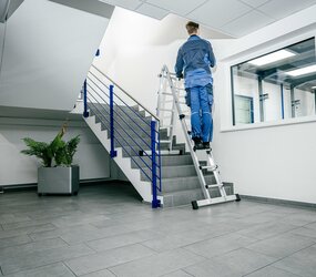 Échelle télescopique 4 parties avec traverse 4x5 barr. Application | © MUNK GmbH