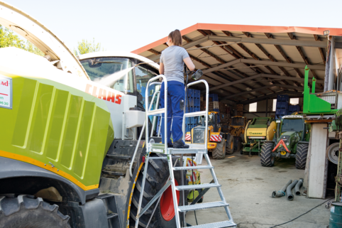 Podesttreppe eins. begehb. m. Rollen&Handlauf Anw | © MUNK GmbH