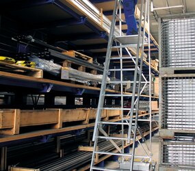 Plattforml. klappb. m. schmalem Fahrw. 12 Stu. Anw | © MUNK GmbH Plattforml. klappb. m. schmalem Fahrw. 12 Stu. Anw | © MUNK GmbH